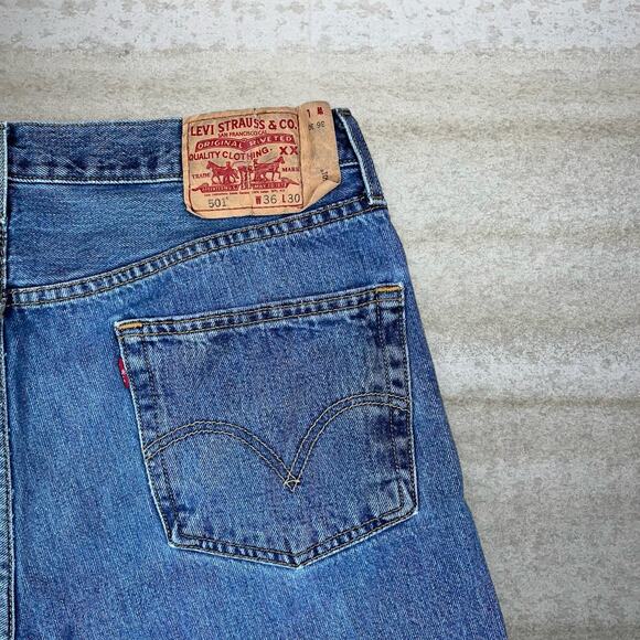 Vintage Levis Jeans 501 Regular Straight Fit Medium Wash Denim Button Fly 90s - Picture 3 of 6